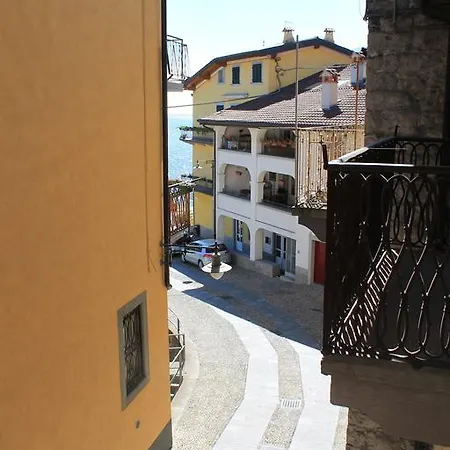 Antica Torre Bed & Breakfast Castro (Lombardy)